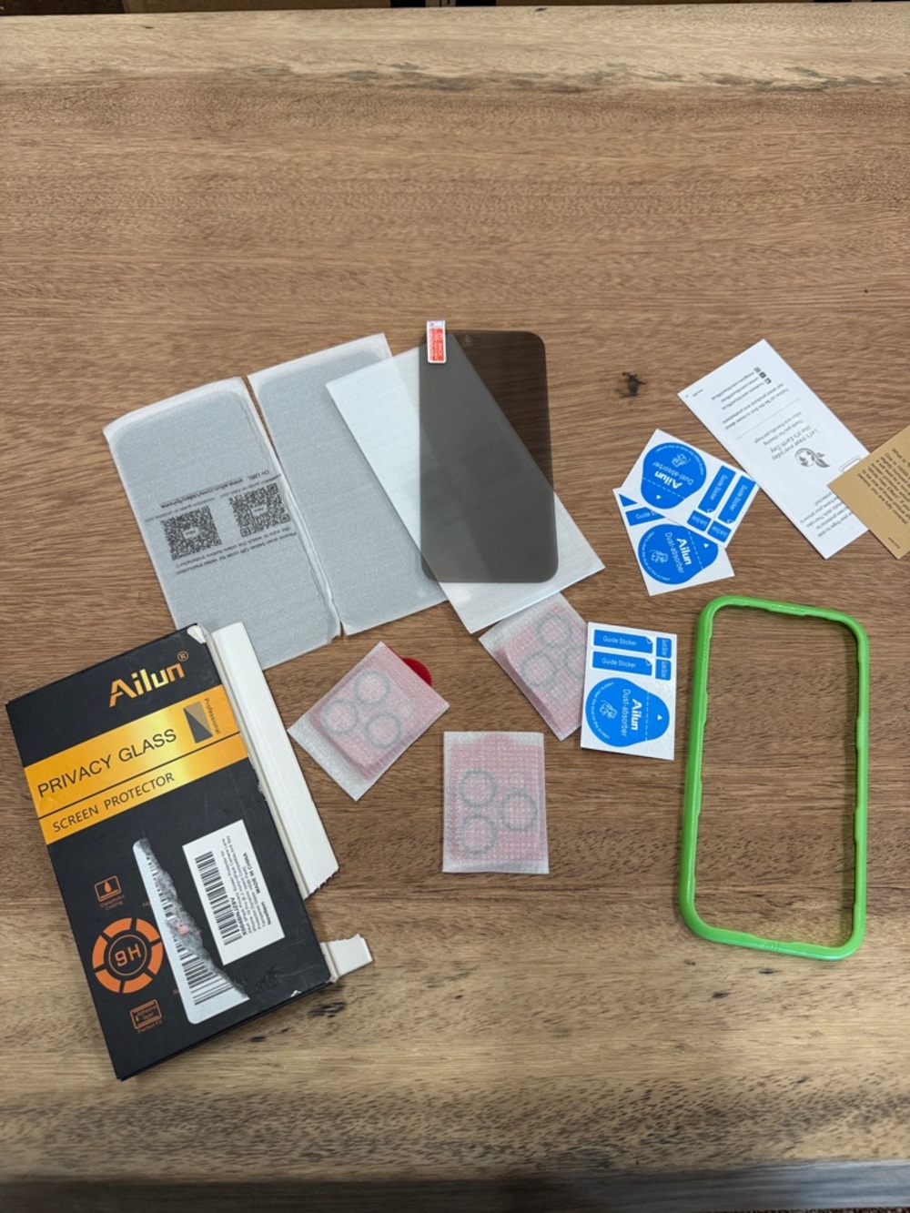 Ailun Privacy Screen Protector Kit with Alignment Frame iPhone 16 pro‎